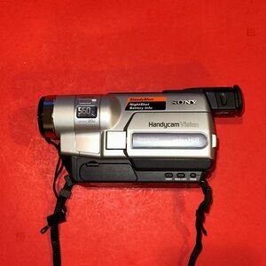 Sony Handycam CCD-TRV318 Video Camera Hi8 8MM Camcorder w/Accessories TESTED